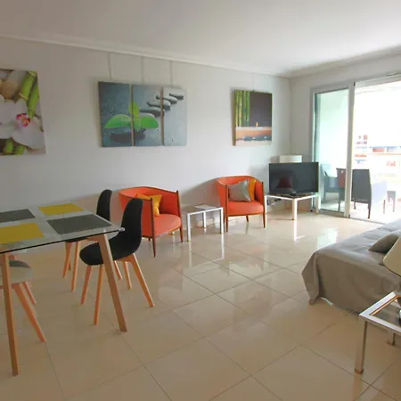 Fully Equipped Apartment With Large Terrace Lounge Area